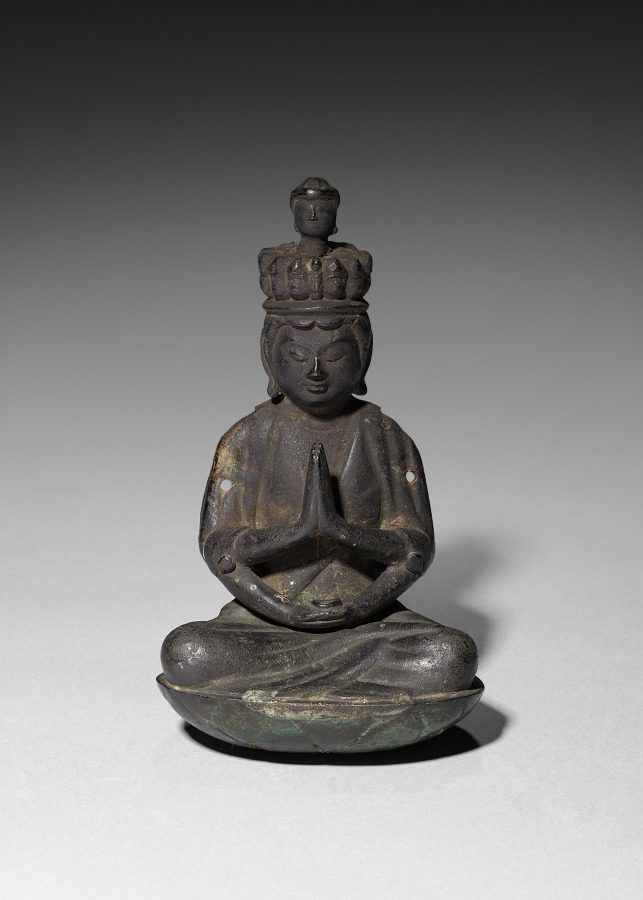 Marea statuie de bronz de la Kamakura, turnată în 1252: aproape treisprezece metri înălțime. Hala care o adăpostea a fost luată de un val în 1498. Statuia…