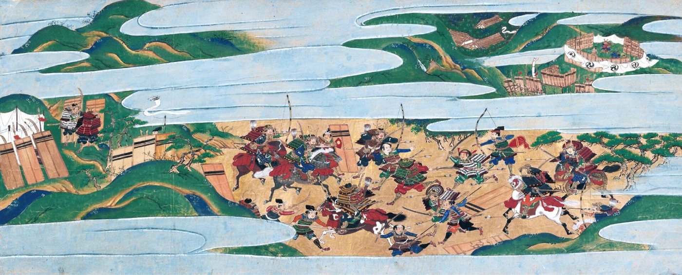 Scenă de luptă dintr-un sul pictat japonez (Shinnyodō engi): călăreți în armură și pedestrași cu sulițe și arcuri se bat în fața unei îngrădituri de l